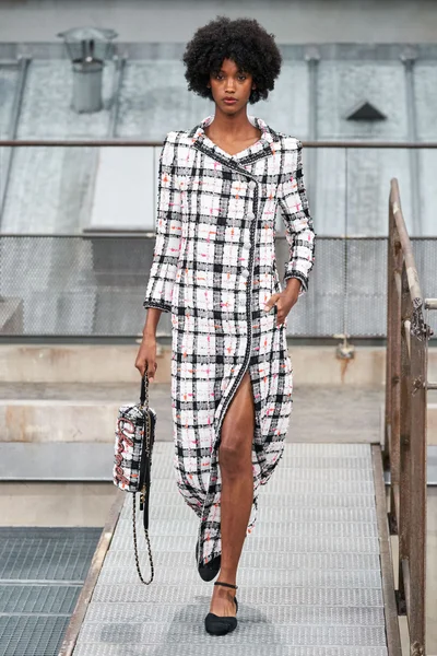 Look 12